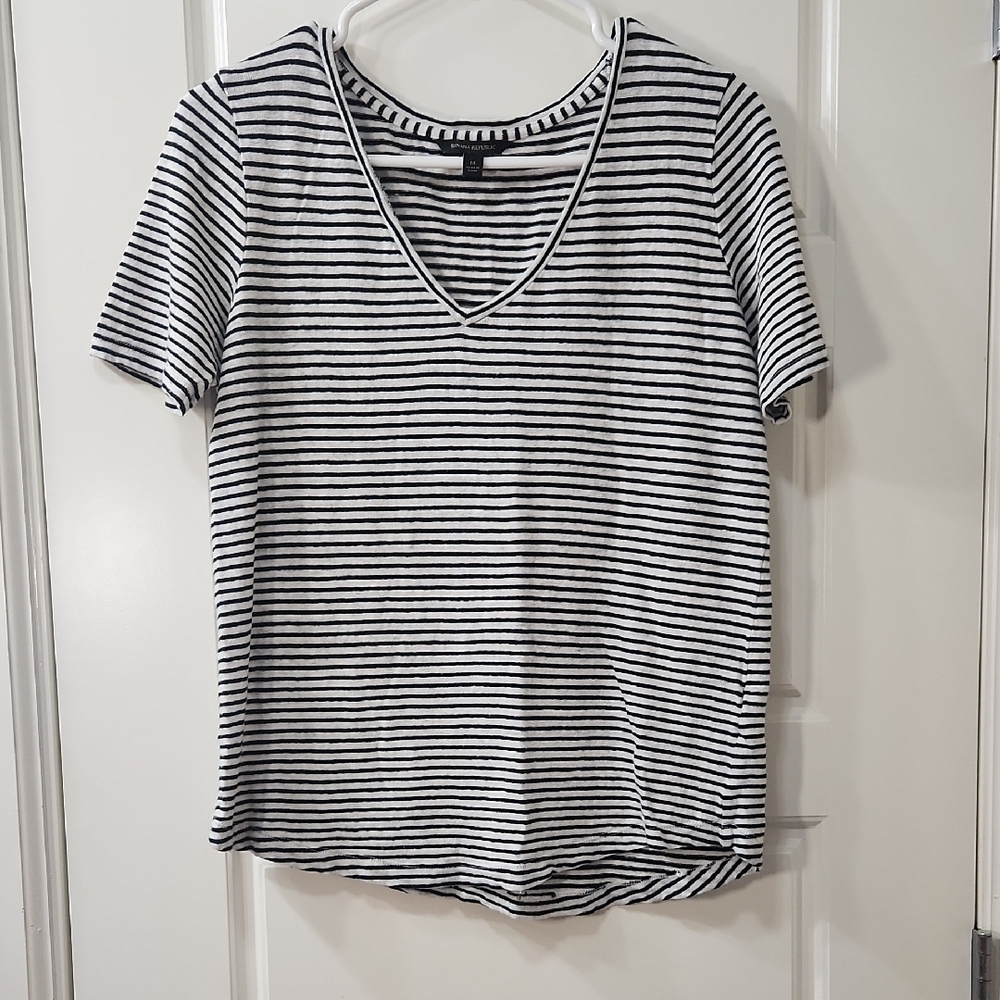 Banana Republic Striped V-Neck Tee in Black and White - Picture 1 of 6